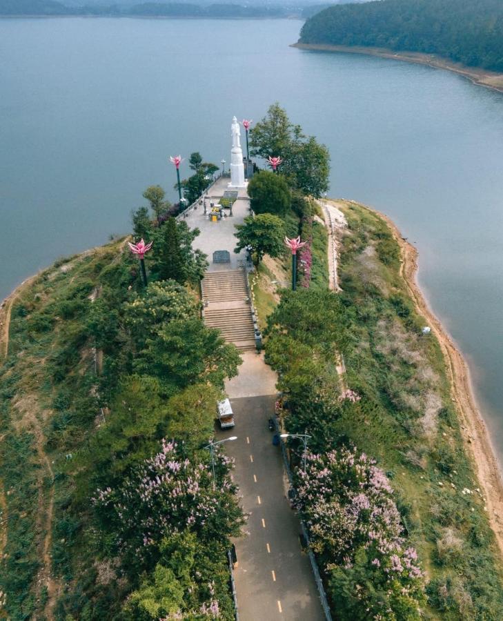 Hung Vuong Hotel Pleiku Zewnętrze zdjęcie