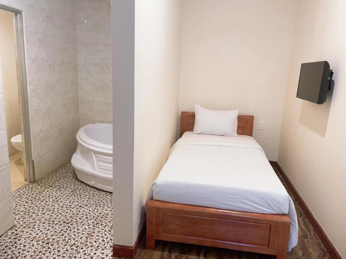 Hung Vuong Hotel Pleiku Zewnętrze zdjęcie